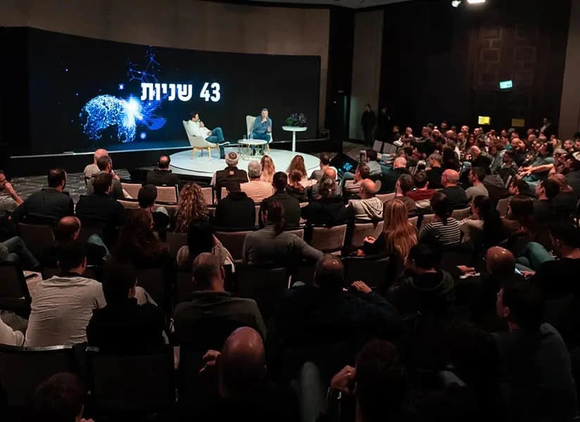 אריק זאבי - פודקאסט לייב על הבמה