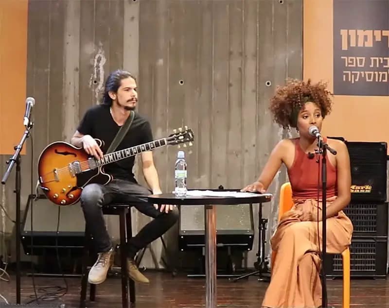 אסתר רדא - בין הגדר לים