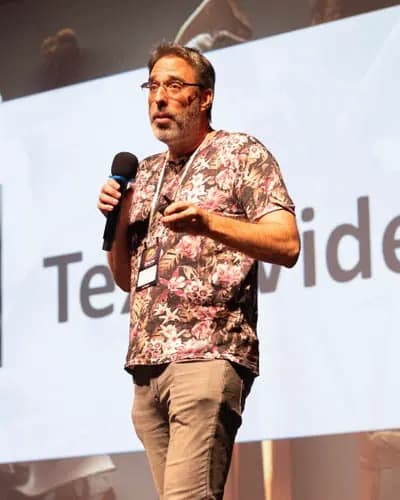 ארז רובינשטיין תמונת מרצה סדנת בינה מלאכותית AI וידיאו זירת המרצים מבית דברא