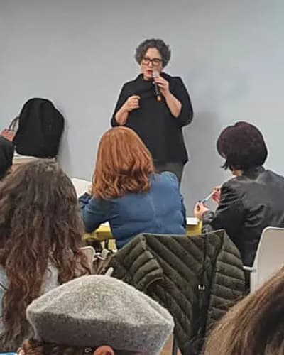 שרון בג - מרצה - הרצאות וסדנאות - זירת המרצים מבית דברא