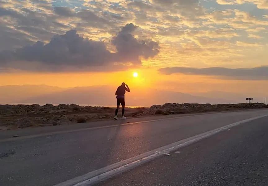 עמרי אלמוג - לרוץ רחוק כדי לחיות