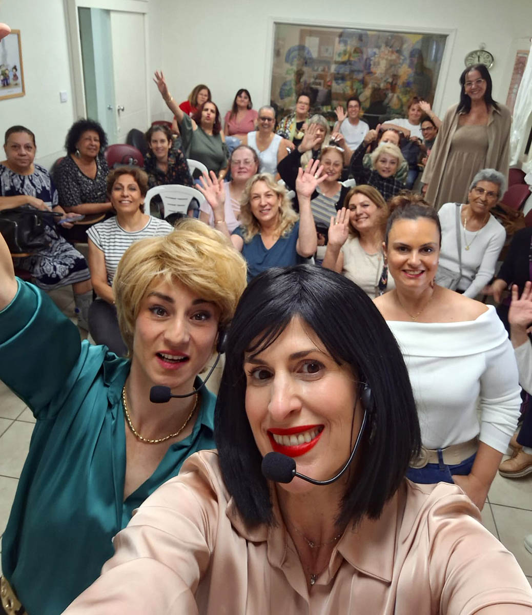 מופע קומי : מרינה ושירין - מטפלות ללא גבולות - זירת המרצים מבית דברא